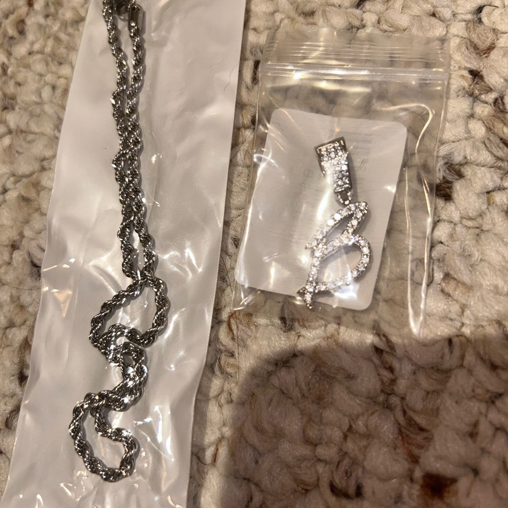 “B” initial pendant and rope chain necklace ✨